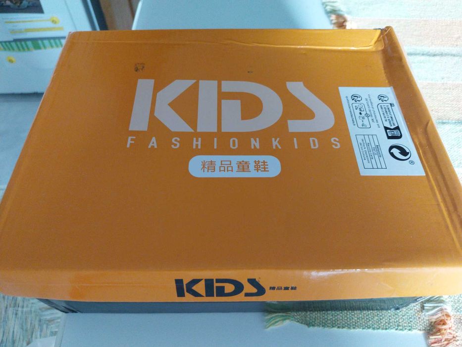 Botas pretas para menina