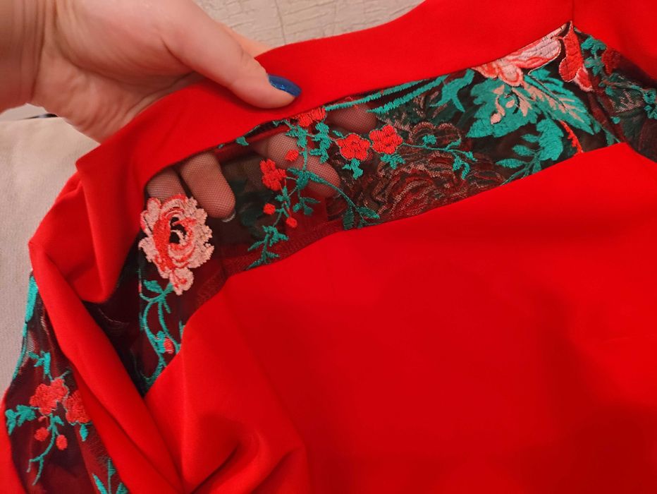 Сукня жіноча яскраво червона