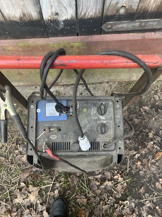 Prostownik  rozruchowy 12-24