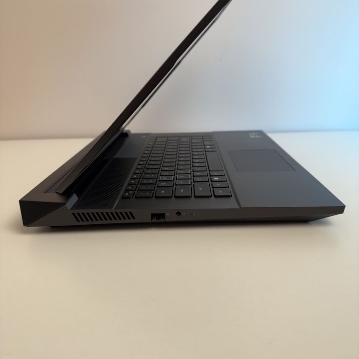 DELL G16 QHD+ 240hz, I9-13900HX, RTX 4070, 8GB RAM