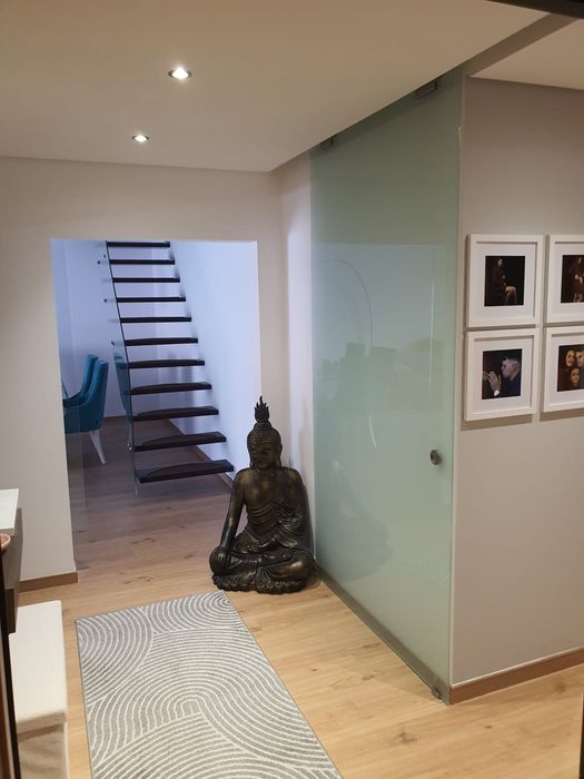 Apartamento t3 duplex em bom estado .