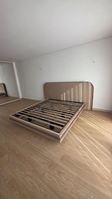 Cama Nova para colchao de 1.80m por 2m