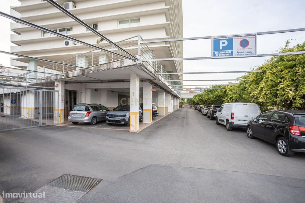 Um Apartamento com Alma de Moradia ; T3+1 + Terraço de 143 m²