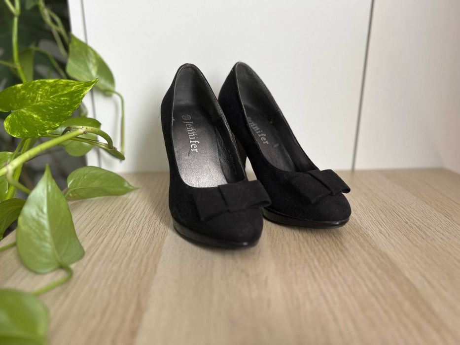 Czarne buty na obcasie