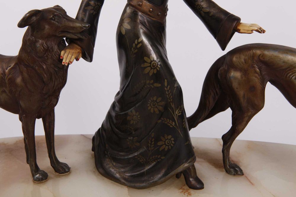 Escultura Senhora com cães – zamak