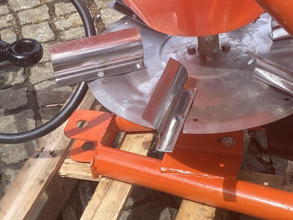 Distribuidor de adubo em fibra 200/300kg com prato inox