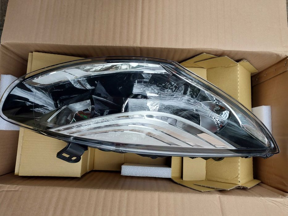 RENAULT MEGANE III LIFT 2013+ lampa przednia nowa