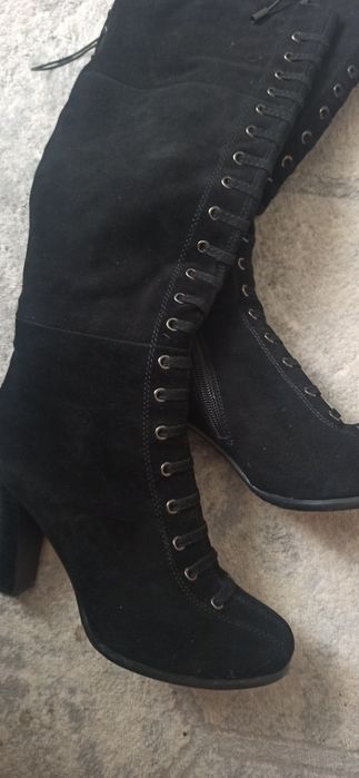 Шкіряні сапоги, на 38 розмір.