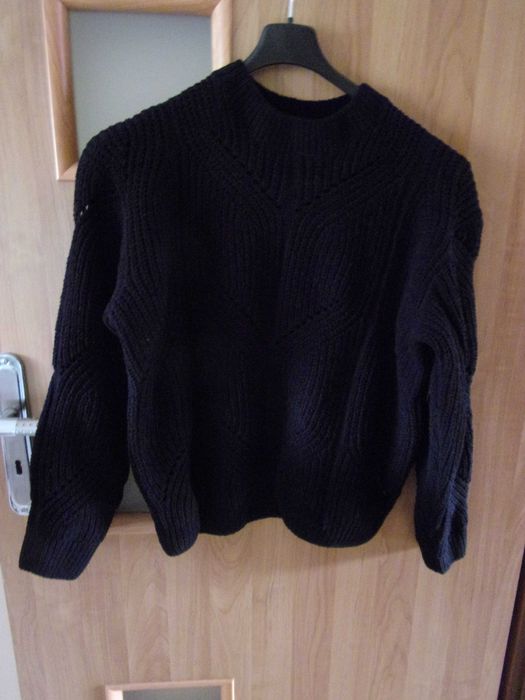 Czarny sweter damski Sinsay L