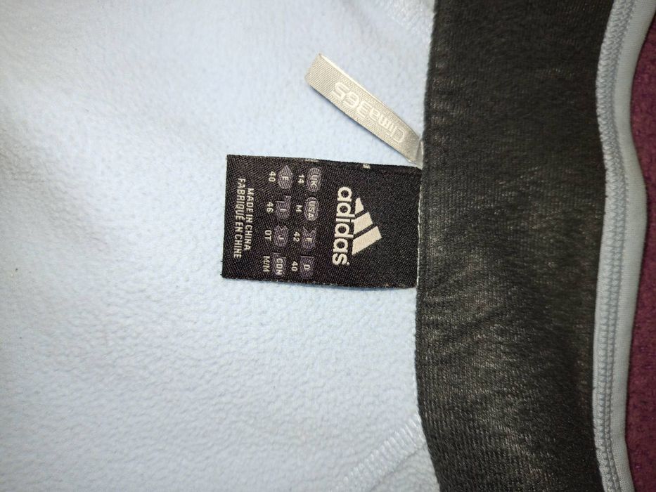 Продам кофту з вирваним замком