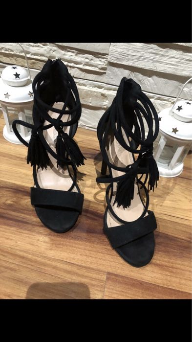 Buty sandały  szpilki frędzle  rozmiar 39