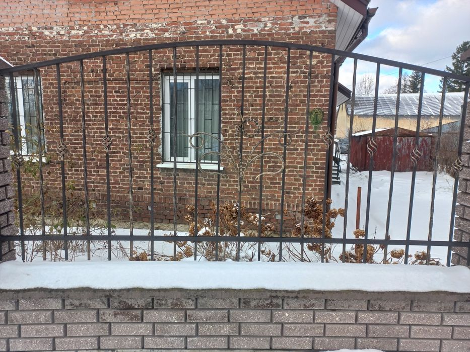 Кована огорожа , секції та ворота