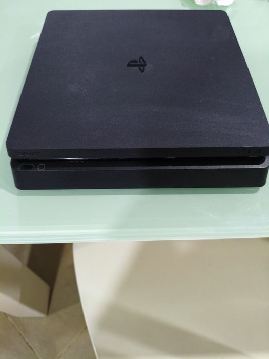 PlayStation 4 em excelente estado!