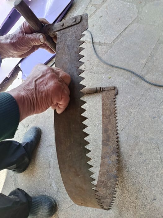 Serrão em chapa de aço muito antiga