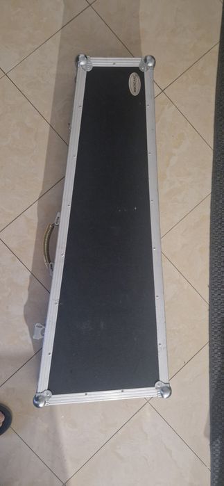 Road case para guitarra eléctrica