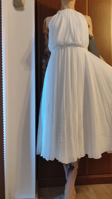 Sukienka suknia ślubna Asos dla gym ratów i tattoo freaków gołe plecy