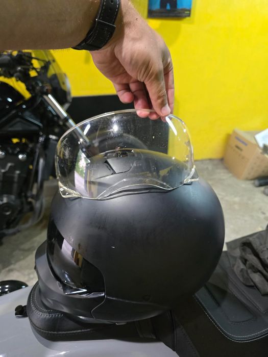 Kask motocyklowy Bell Broozer