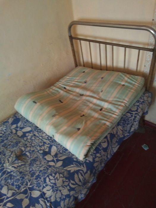 Продам 2 матрасы б/у.