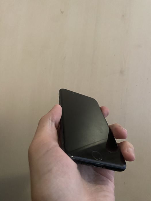Айфон 7 чорний 32 гб ідеальний стан
