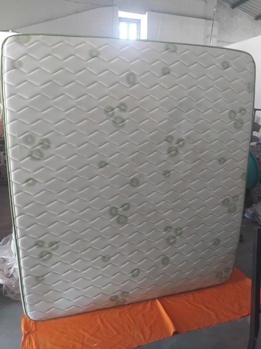 Colchão com estrado