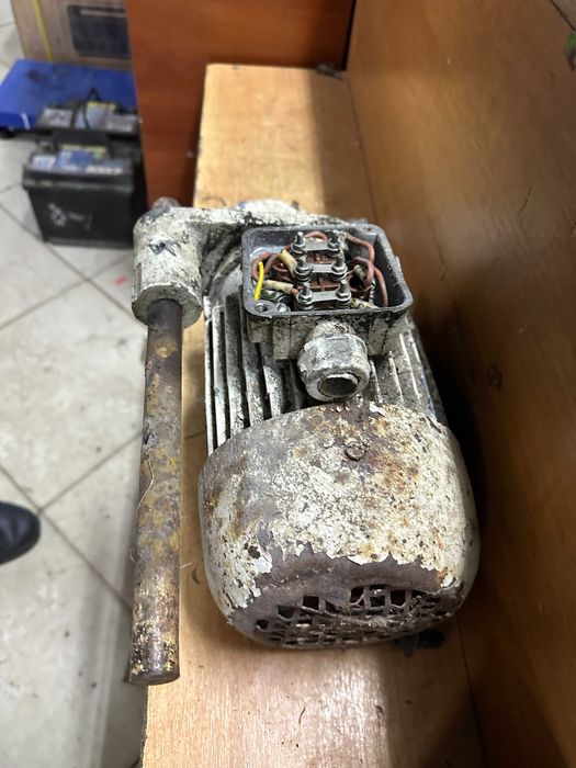 Электродвигатель    0.75\1500