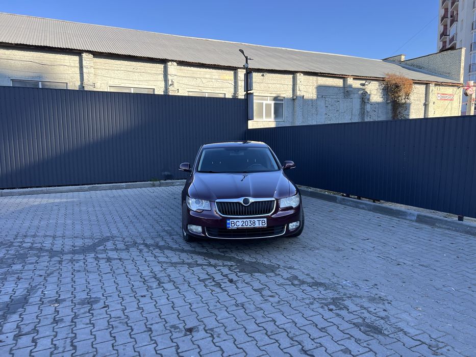 Машина.        Шкода