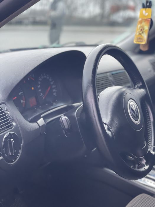 Volkswagen Golf IV 2000р 1.6mpi автомат газ/бензин
