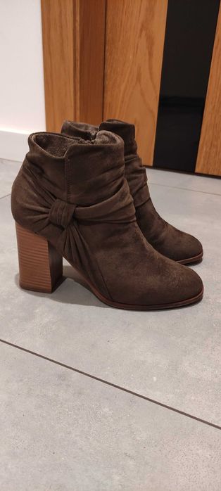 Botki na słupku 39