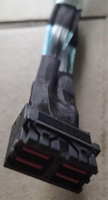 Кабель Mini SAS Dual SFF-8643 Cisco UCS220 65cm 74-13013-01 RHS72-0039