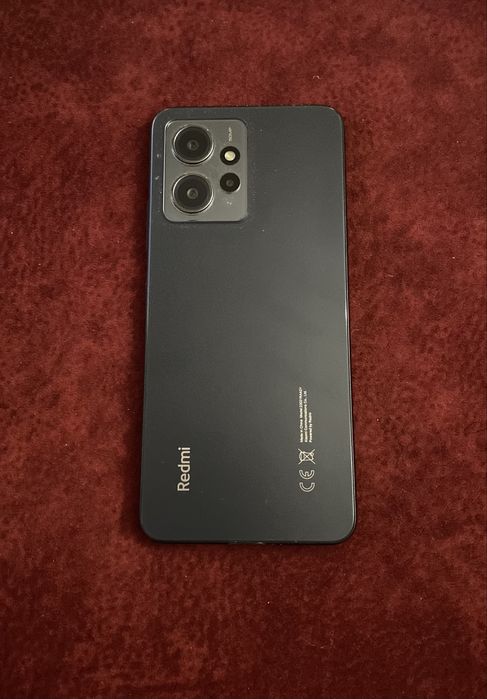 Dois telemoveis, iphone e xiaumi note 12