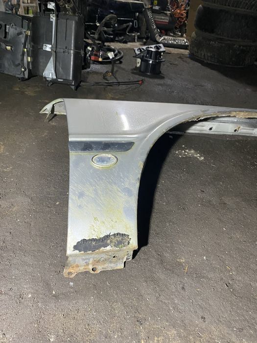 Błotnik przód prawy Audi 80 B4