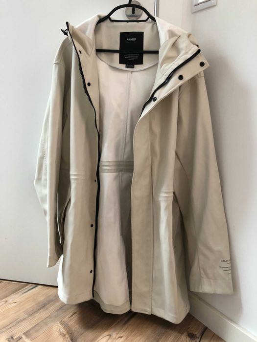 Casaco Impermeável de manga comprida com capuz