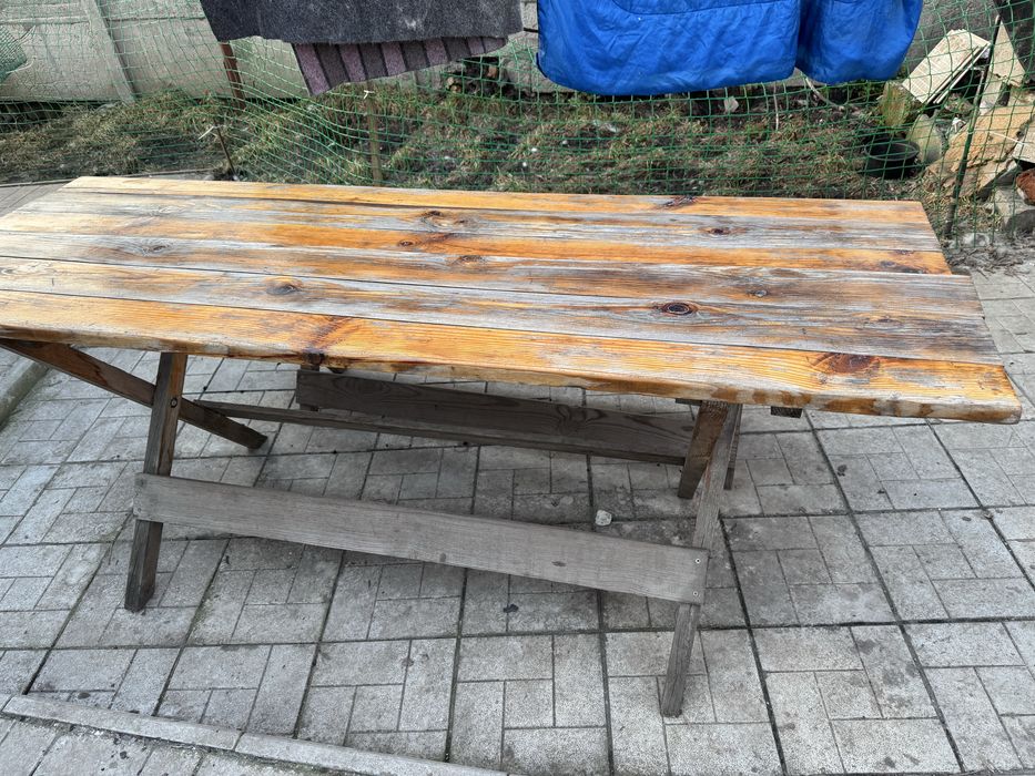 Продам стол и две лавочки