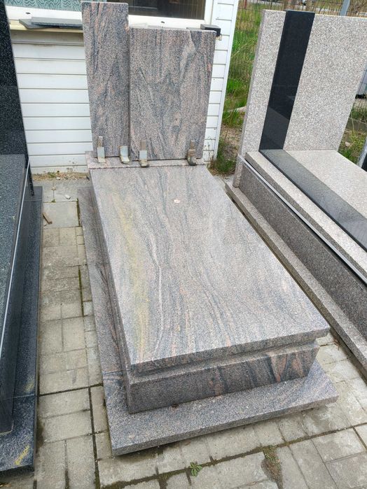 Pomnik Granitowy Bengal-Viscont.