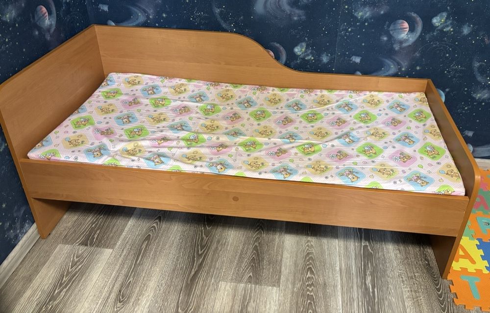 Дитяче ліжко з матрацом