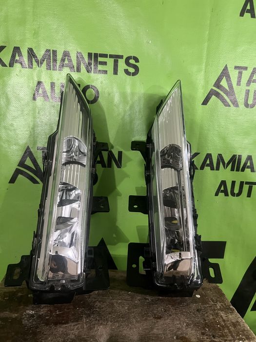 Противотуманна фара на Інфініті qx 80 qx 30