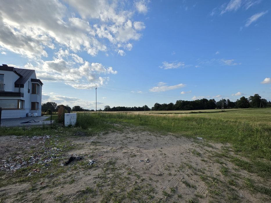 Trzy działki budowlane od 883m² do 1230m²