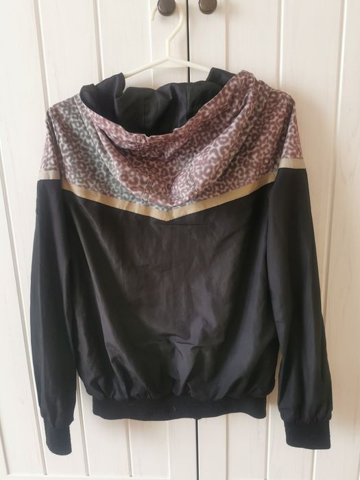 Kurtka przeciwdeszczowa przejściowa z kapturem