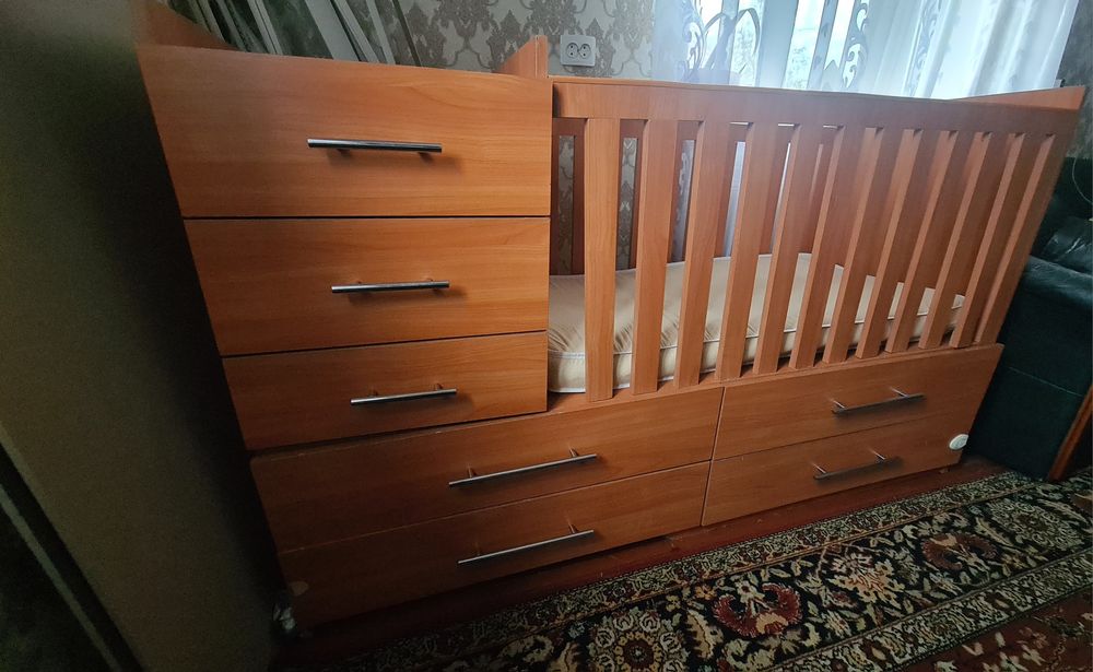 Продам ліжечко дитяче від 0 до 5 років 4в1