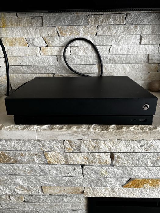 Xbox One X| 1 TB| BLACK