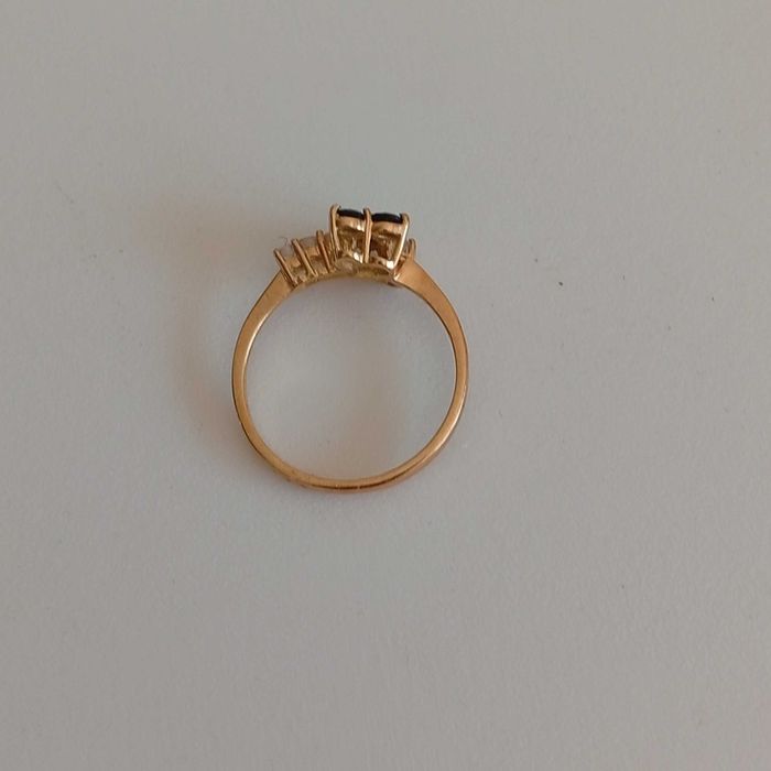 Anel em Ouro 19.2 Kt com 3 Safiras e 4 Diamantes