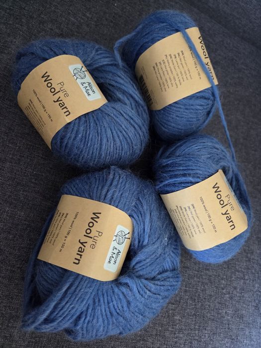 4 motki wełny. Po 100 g.