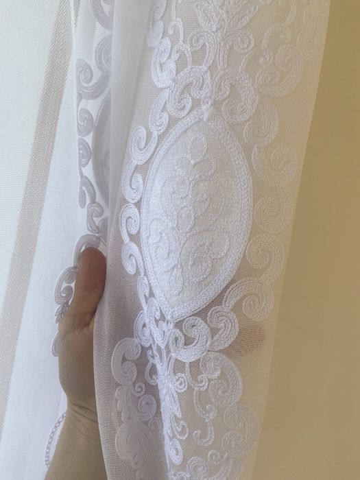 Тюль білого кольору