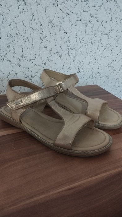 Sandały dla dziewczynki