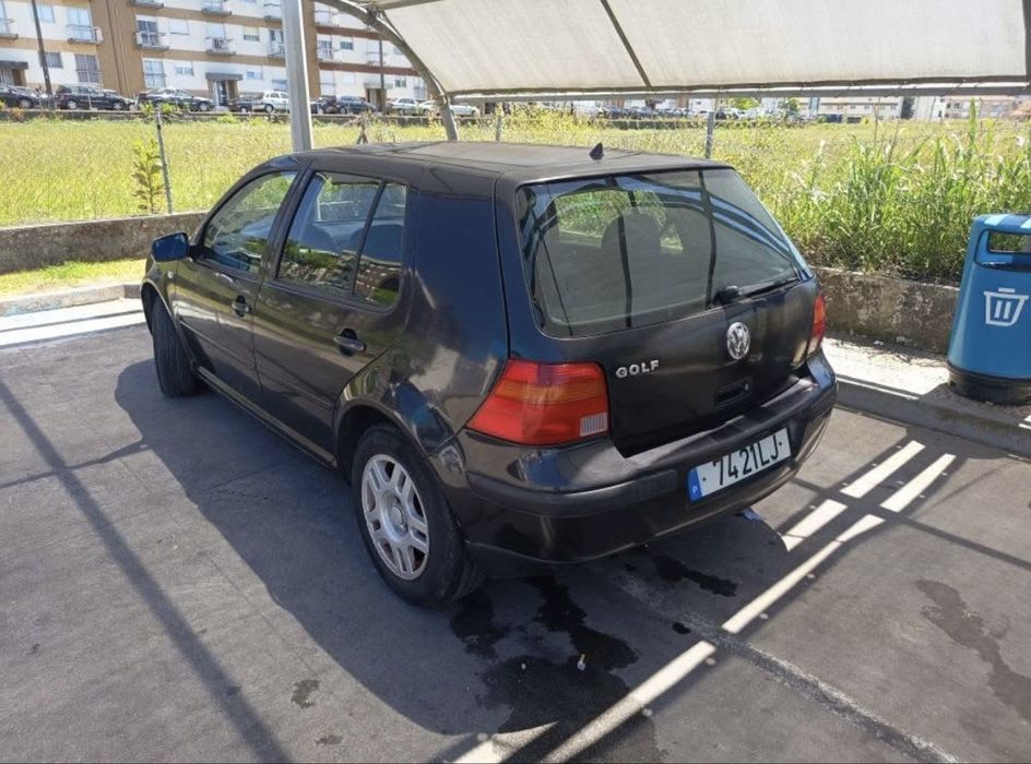Vendo golf 1.4 , Motor esta bom , cambio bom , pneus bons , iuc ok pago , inspeção valoda ate 2027 , tem avaria no cabo do vidro do passageiro !