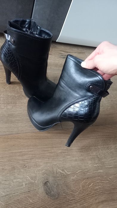 Botki na obcasie zamszowe  i skorzane 38