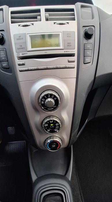 Toyota Yaris 1.0 VVT-i com AC