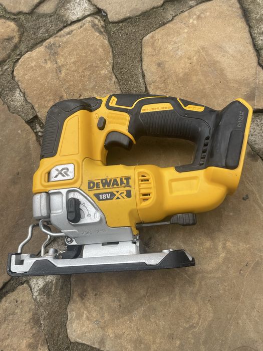 Лобзік DeWalt ,девольт.