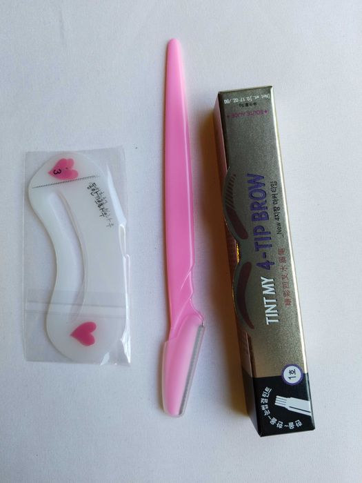 Pisak do brwi Efekt Micoblading jasny brąz zestaw