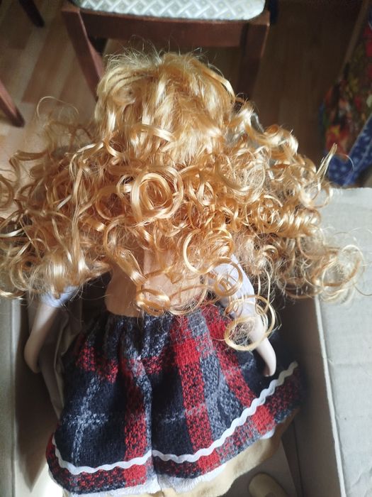 Лялька дівчина для дітей